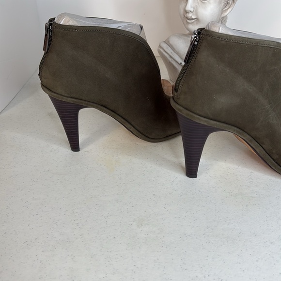 Vince Camuto Finaleigh Nubuck Leather Heeled Bootie’s Size 10 Forest Green - Picture 8 of 10